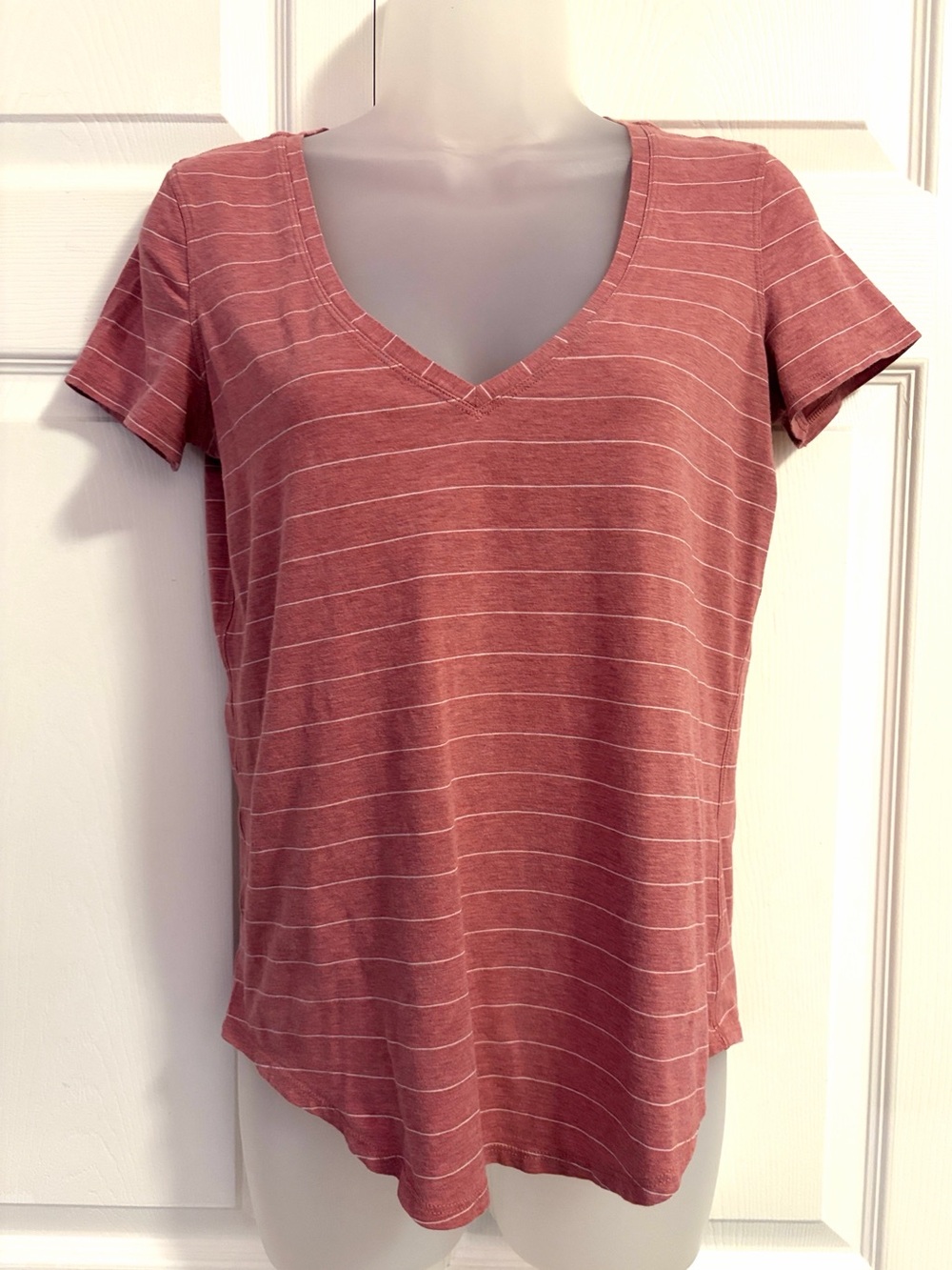 Lululemon Top Love Tee V Neck Short Serve Stripe Heathered So Merlot sz 6